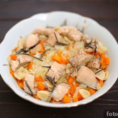 Рыба с овощами и рисом на пару