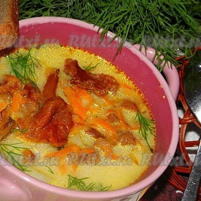 Суп из лисичек с плавленным сыром