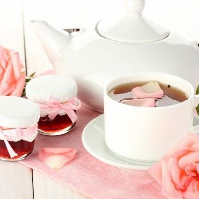 Французский чай с лепестками роз