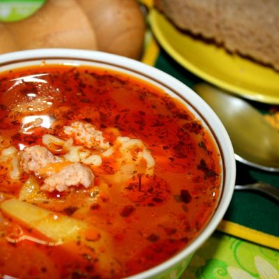 Томатный суп с макаронами в мультиварке