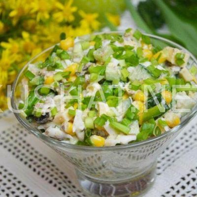Салат со шпротами, кукурузой и огурцом