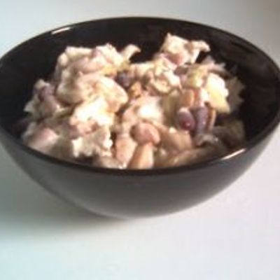 Салат с курицей, грибами и фасолью