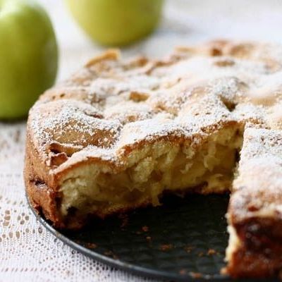 Простой пирог с яблоками