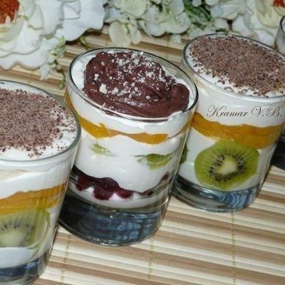 Творожный десерт с желатином и фруктами