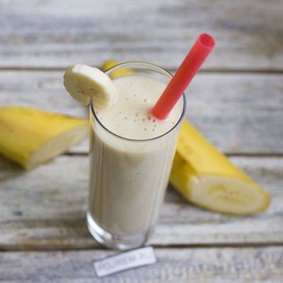Банановый коктейль с молоком