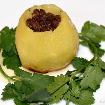 Запеченный картофель с запеченной грудинкой и запеченная свиная грудинка с картофелем в запеченном рукаве
