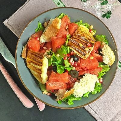 Салат с арбузом и адыгейским сыром