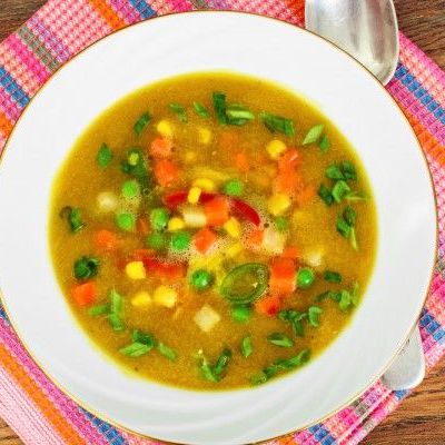 Постный суп с кукурузой и горошком