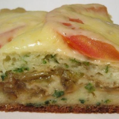 Сметанный пирог с капустой, луком,сыром и помидорами