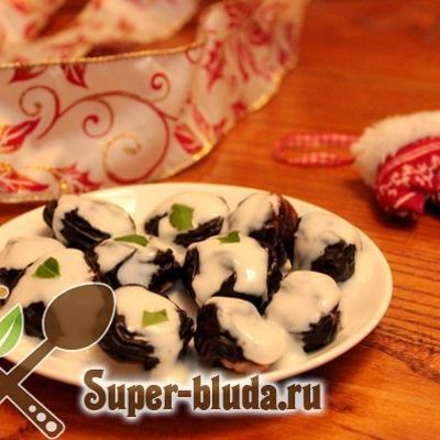 Чернослив с орехами под кремом, рецепт вкусного десерта