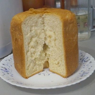 Белый хлеб в хлебопечке.