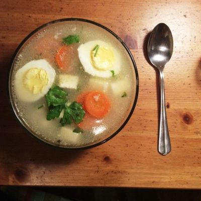 Рыбный суп с сыром и яйцами