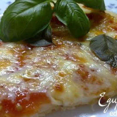 Пицца Маргарита из дрожжевого теста на кефире