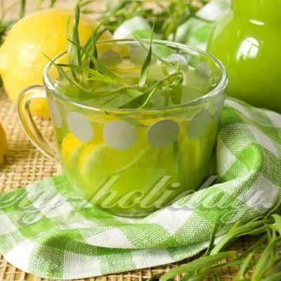 Лимонад из тархуна с лимоном и мятой
