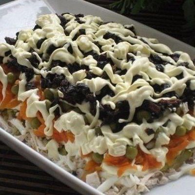 Оригинальный салат с черносливом