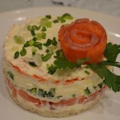 Праздничный салат с семгой