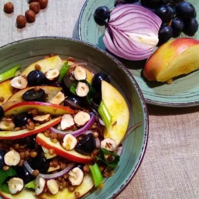Салат из чечевицы с карри и фруктами