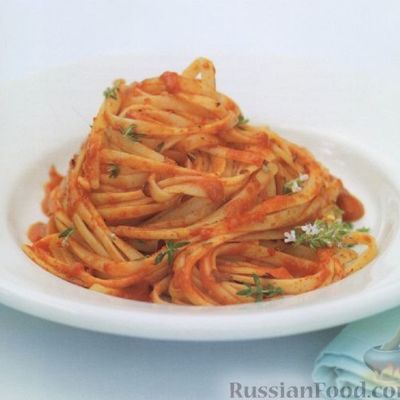 Спагетти с томатным соусом с орегано