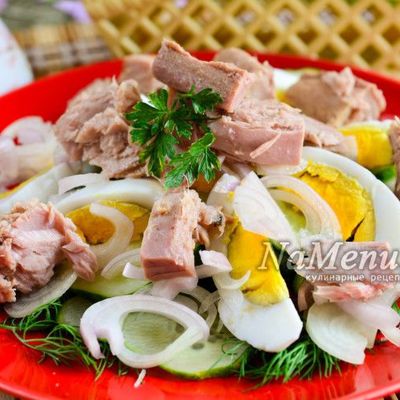 Салат с тунцом консервированным, огурцом и яйцом