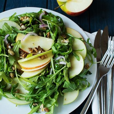 Салат с рукколой и яблоком