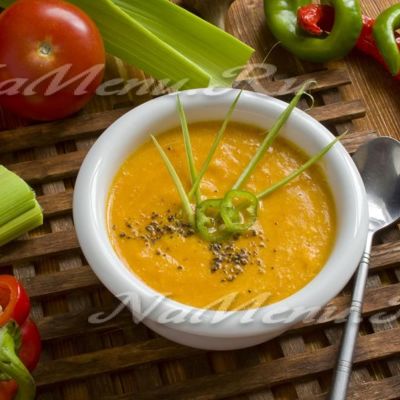 Вегетарианский суп с томатами и имбирём