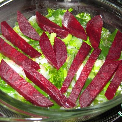 Салат из лука-порея со свеклой