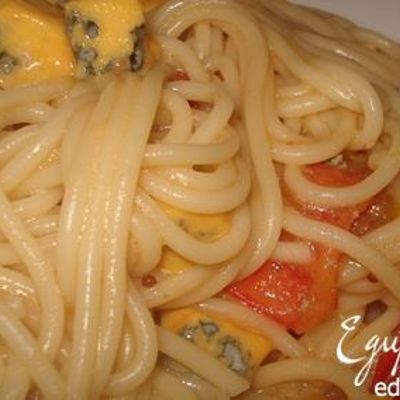 Спагетти с голубым сыром и черри