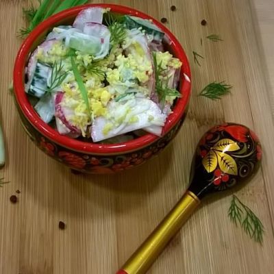 Салат овощной со сметаной