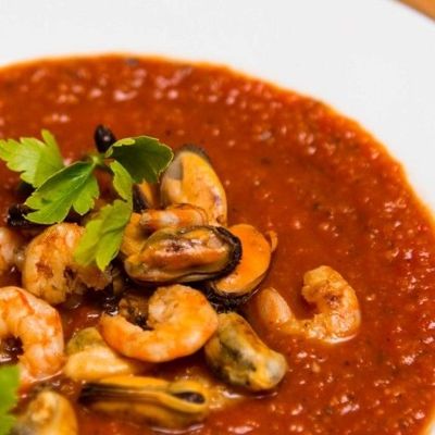 Итальянский томатный суп с морепродуктами