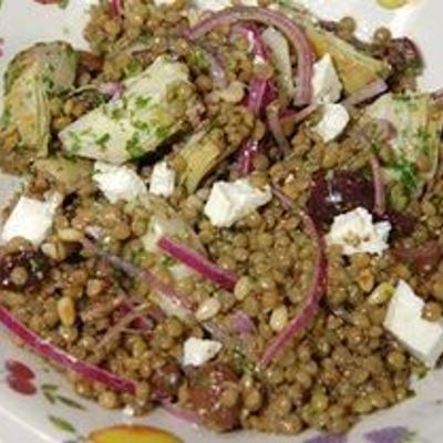 Салат из чечевицы с артишоками и фетой