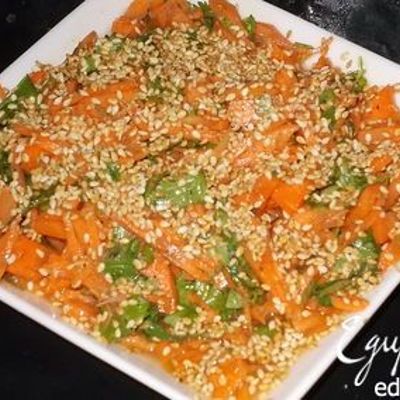 Морковный салат с кунжутом