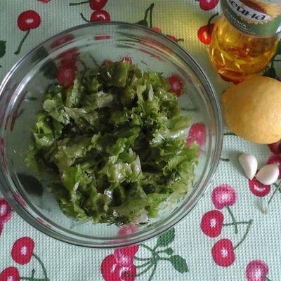 Легкий салат из листьев салата