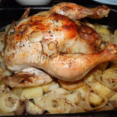 Праздничная курица, запеченная с яблоками и картофелем