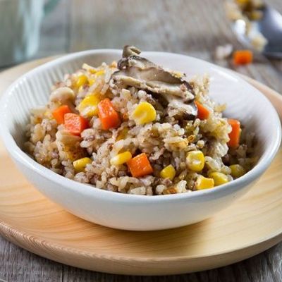 Рис с говядиной и грибами, приготовленный в рисоварке