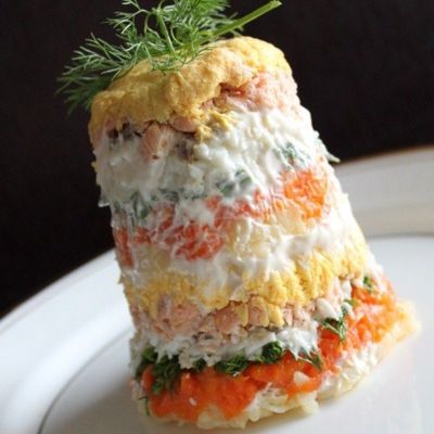 Порционный салат Мимоза с лососем