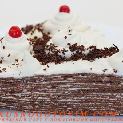 Блинный торт с шоколадом и сливочным кремом