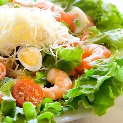 Диетический салат с креветками