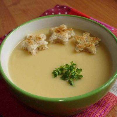 Гороховый суп-пюре с гренками