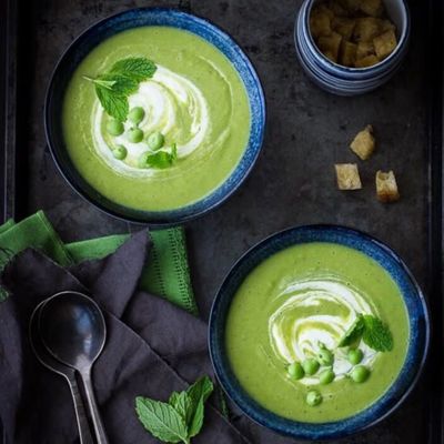 Суп из шпината, цукини и зеленого горошка