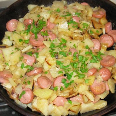 Жареная картошка с сосисками