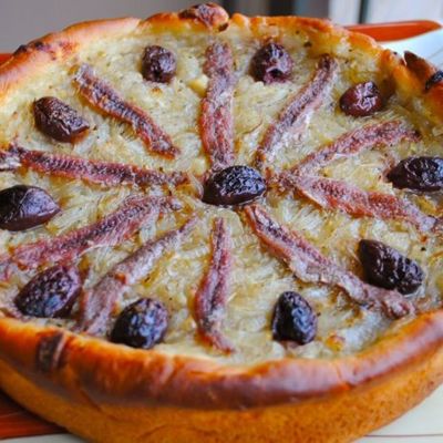 Писсаладьер открытый французский пирог с луком