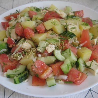 Овощной салат с брынзой и маслом