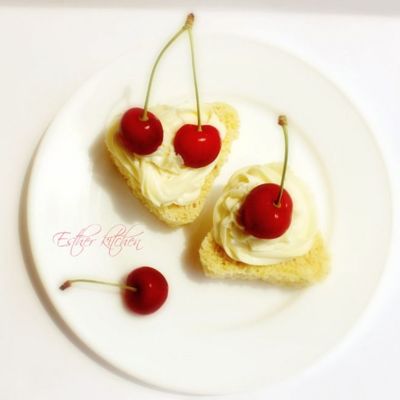 Бисквитно-творожные пирожные Черешневая радость