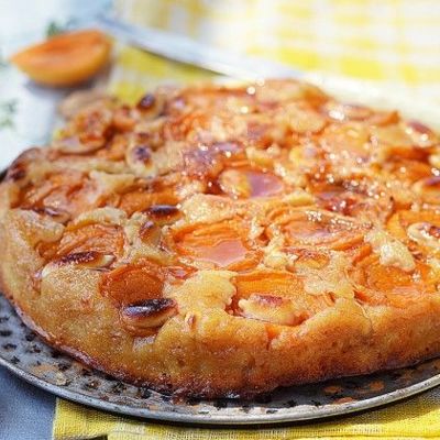 Карамельный пирог с абрикосами