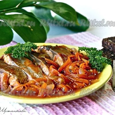 Рыба с овощами в томатном соусе