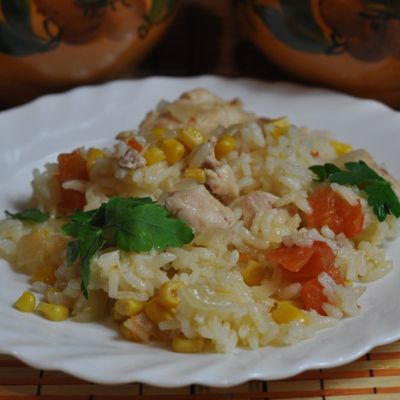 Рис с курицей и овощами в горшочке