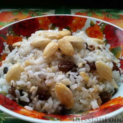 Кутья из риса с миндалем и изюмом