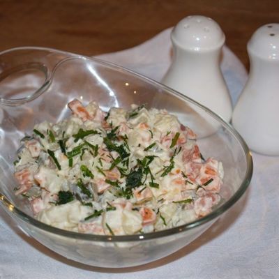 Салат из соленых огурцов и картошки