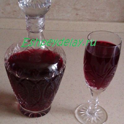 Домашнее вино из малины и черной смородины