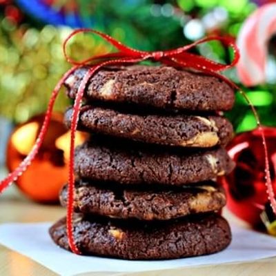 Новогоднее печенье с орехами и шоколадом